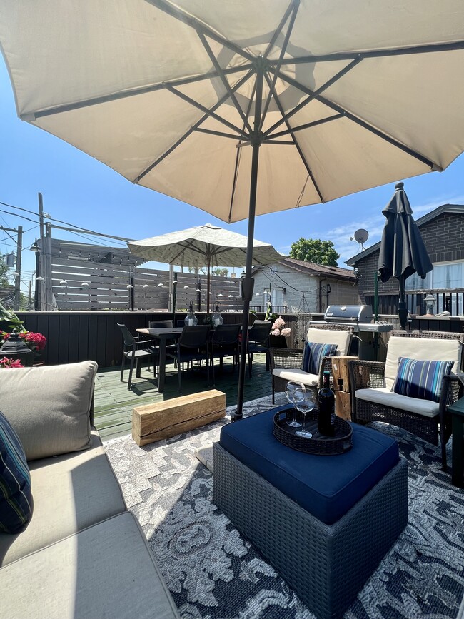 Building Photo - 1525 N Maplewood Ave