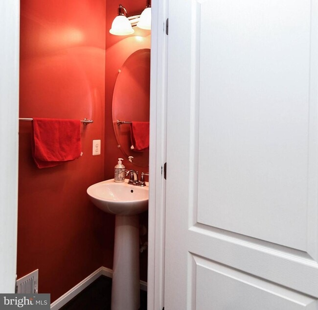 Building Photo - 608 Parkside Pl NE