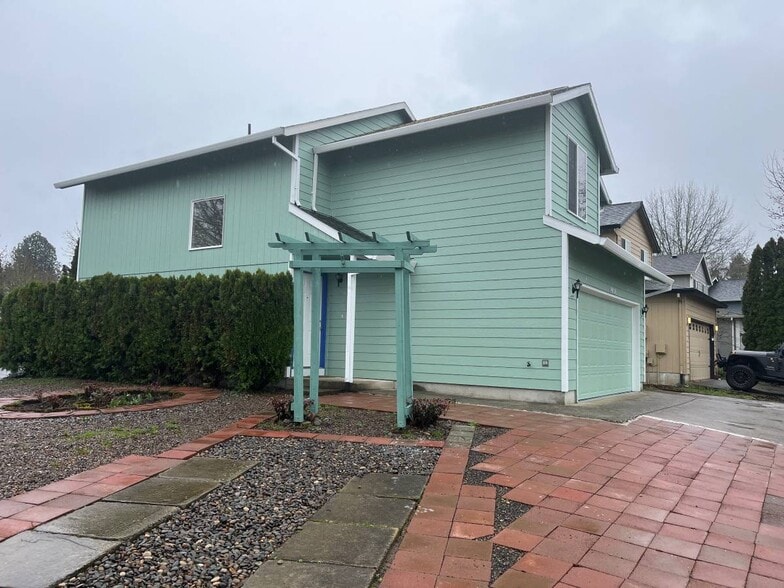 Building Photo - 19058 SW Christopher Dr