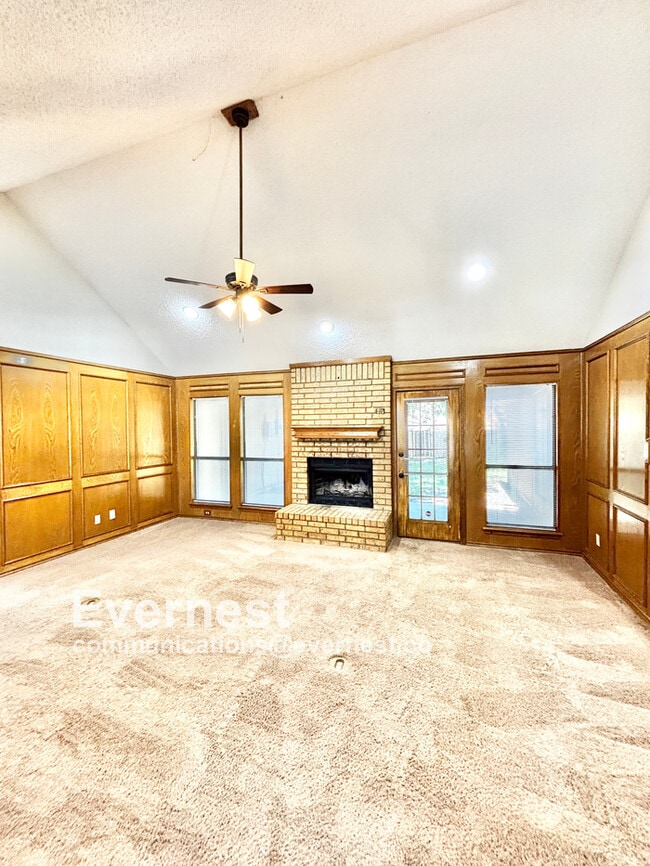 Building Photo - 698 Buttercup Dr