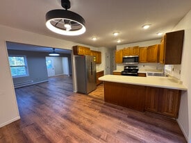 Building Photo - 612 4th St N