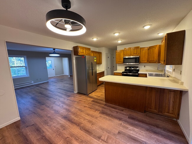 Building Photo - 612 4th St N