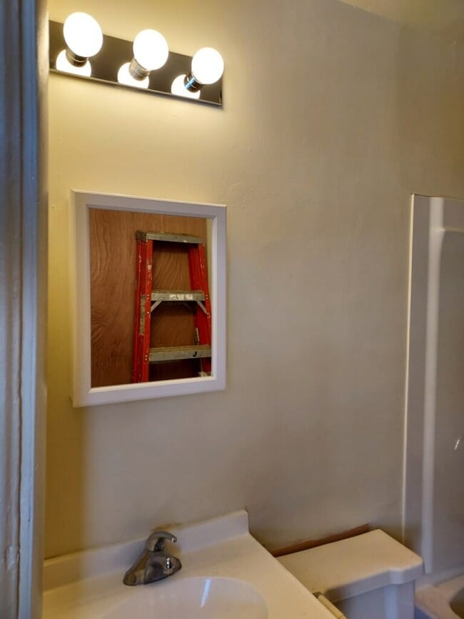 Building Photo - 524 Hallett St