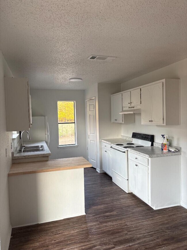Building Photo - 1812 Meadowgreen Dr