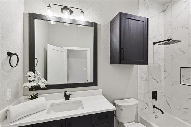 Building Photo - 2084 Glenhollow Dr