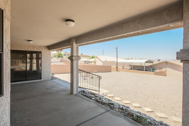 Building Photo - Unfurnished Long Term House! Price Adjustm...