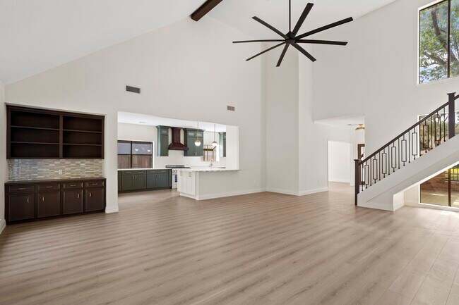 Building Photo - 3223 Country Club Blvd