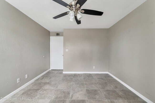 Building Photo - 1801 Island Club Dr