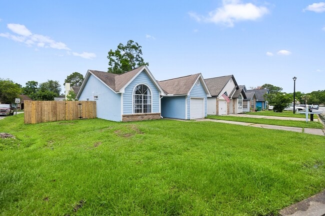 Building Photo - 3045 Yorktown Cir