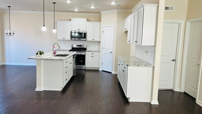 Building Photo - 2237 Bethpage Dr