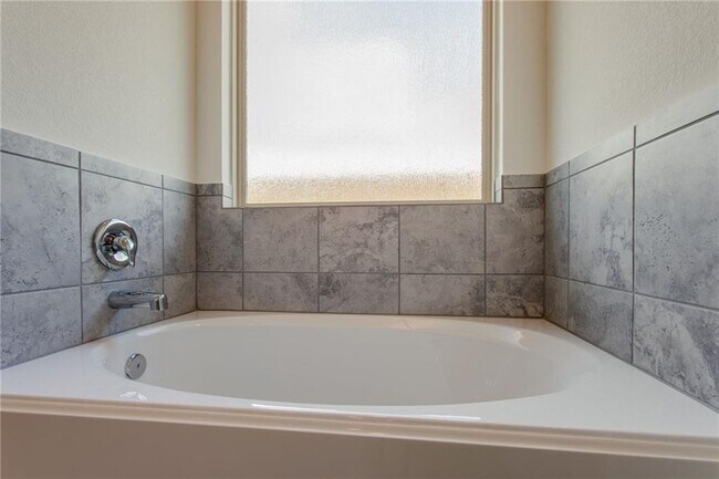 Building Photo - 6412 Laurencia Pl
