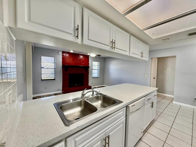 Building Photo - 4223 Summerdale Dr