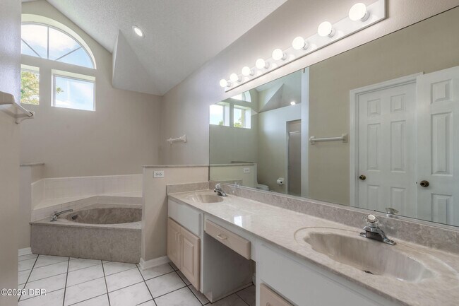 Building Photo - 109 Brookhollow Cir