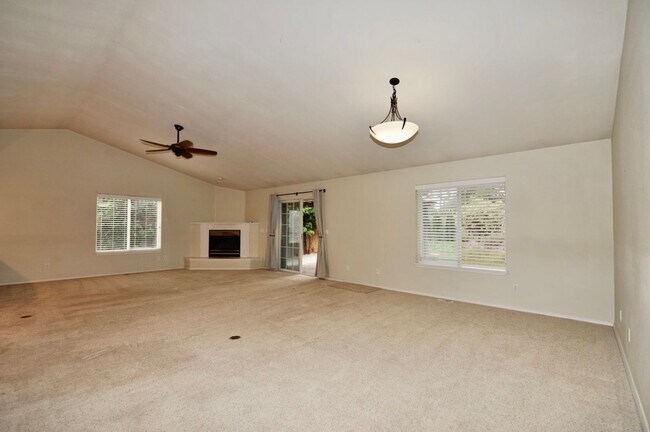 Building Photo - Best Hill Meadows Community- 3 bed 2 bath ...