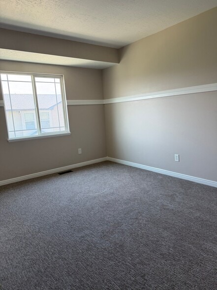 Building Photo - 1491 420 W
