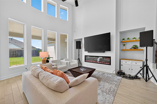 Building Photo - 8735 Flounder Rosa Ln