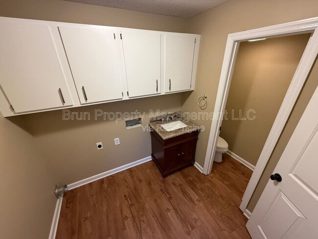 Building Photo - 334 Olympia Dr