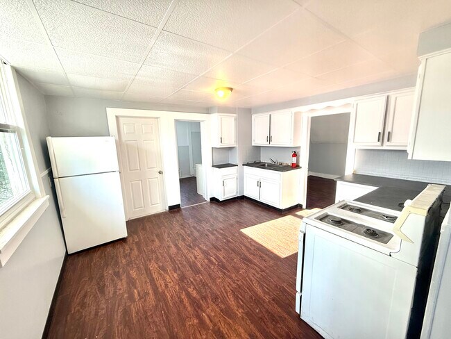 Building Photo - 909 Oak St