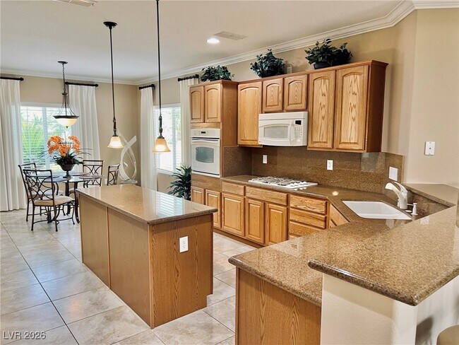 Building Photo - 2192 Canyonville Dr