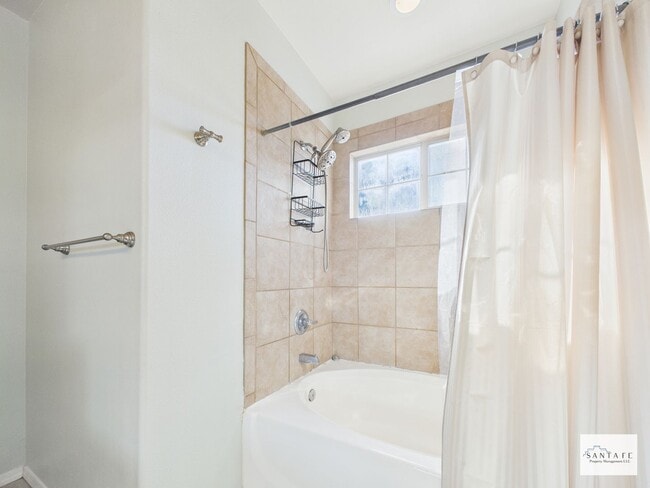 Building Photo - Single Family 3 Bedroom in Desirable Community