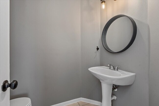 Building Photo - 1518 Weiland Manor Ln