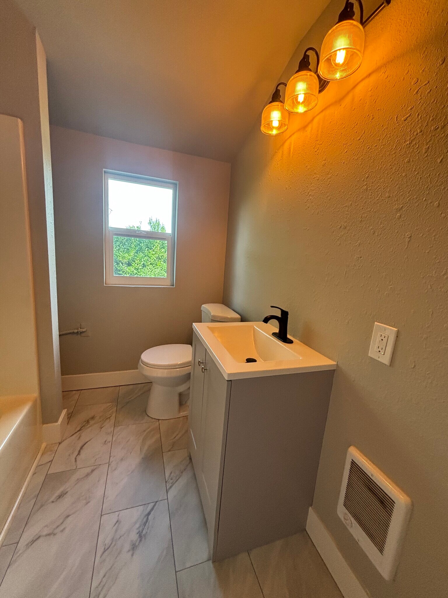 Building Photo - 8015 N John Ave