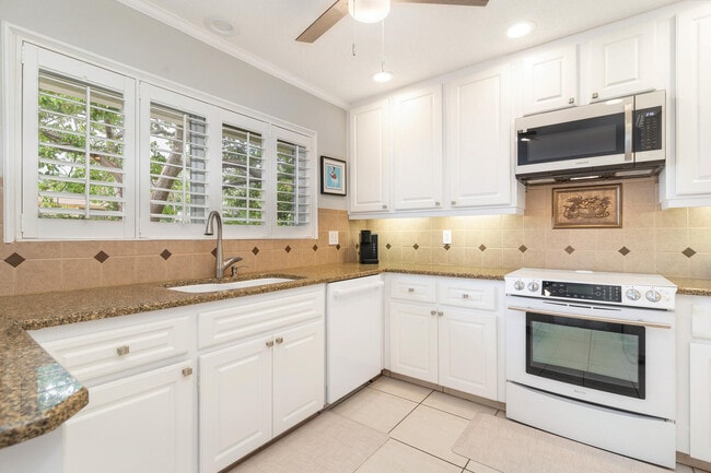 Building Photo - 10 Sailfish Ln