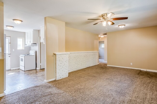 Building Photo - Cozy 2 bedroom 1 bathroom duplex in Southeast Wichita.