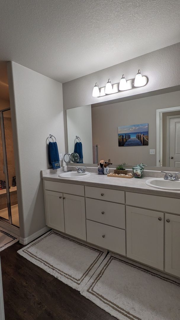 Building Photo - IMMACULATE 4 BED/2.5 BATH CUSTOM BUILT HOME IN SKYLINE RIDGE!