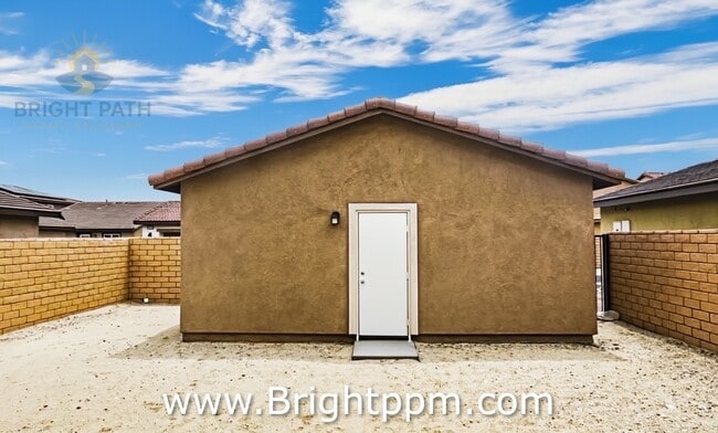 Building Photo - 67411 Rio Rosalia Dr