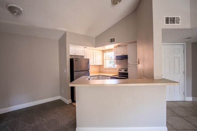 Building Photo - Venetian Place - 1428