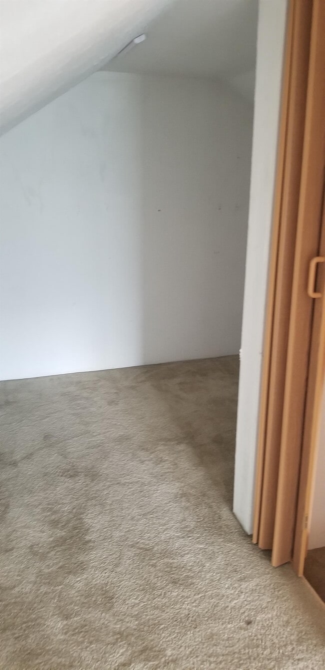 Building Photo - 615 W Main St