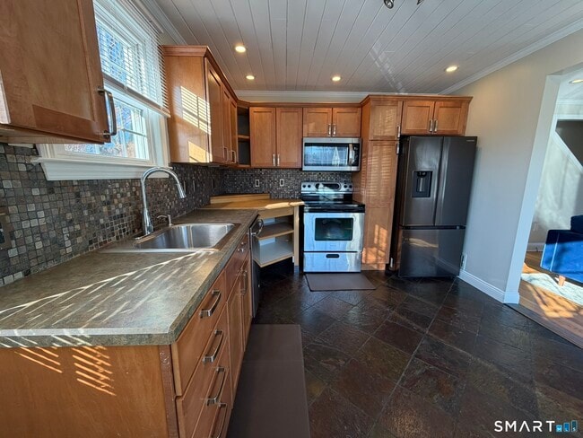 Building Photo - 67 Rockwell Ave