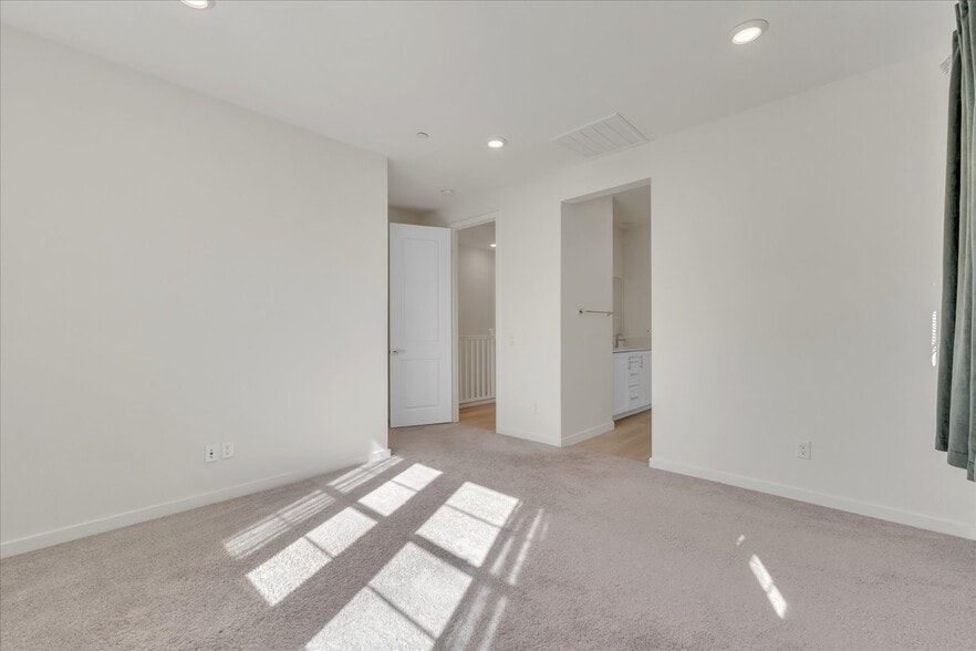 Building Photo - 27116 Valley Oak Pl