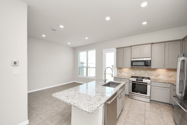 Building Photo - 1635 Ryon Falls Dr