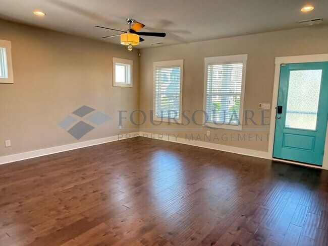 Building Photo - Lovely 3-Bedroom Home with Granite Kitchen, Office Nook & Finished Garage – Near Downtown Knightd...