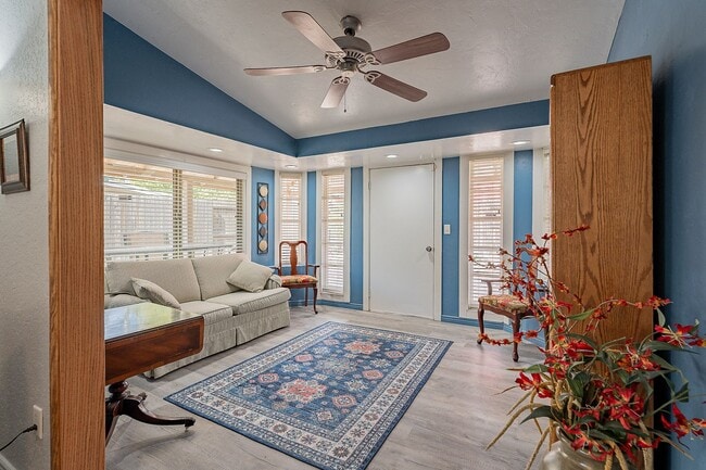 Building Photo - ATTRACTIVE  WEST CENTRAL 2 BEDROOM HOME W/...