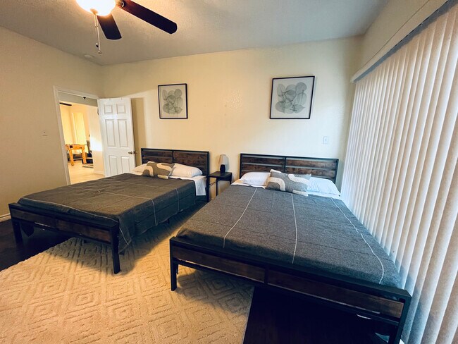 Building Photo - 2901 W Illinois Ave