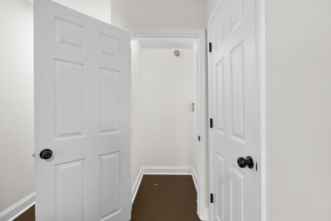 Building Photo - 16 S Conkling St