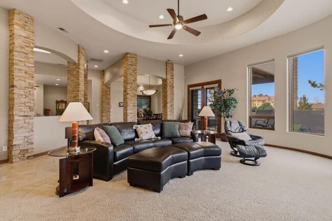 Building Photo - 13415 Pino Ridge Pl NE