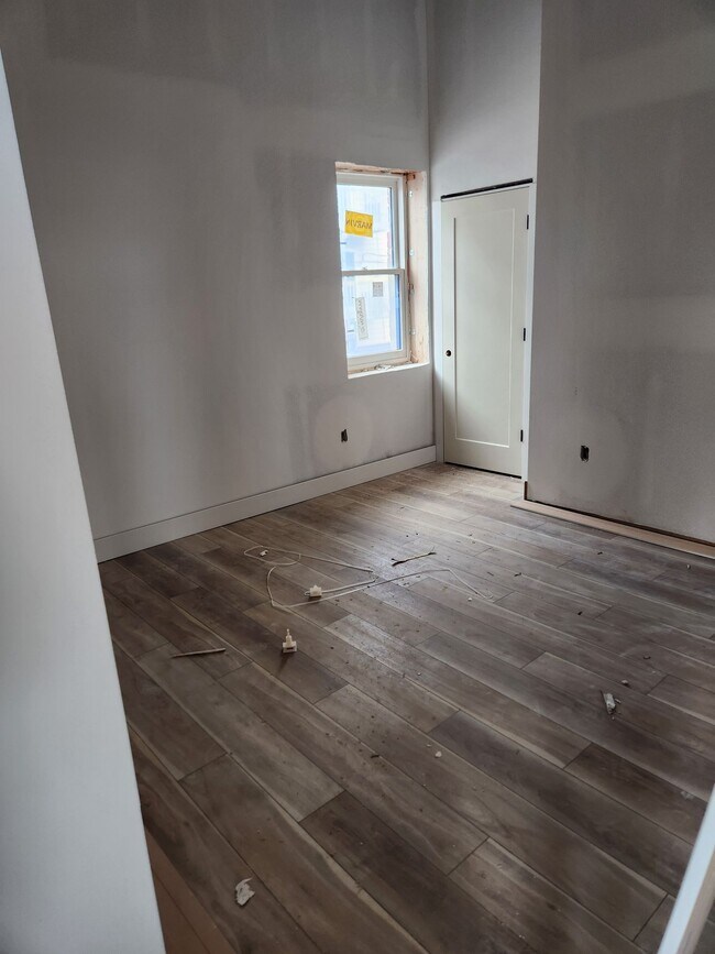 Building Photo - Historic Panora Apartments Fully Remodeled