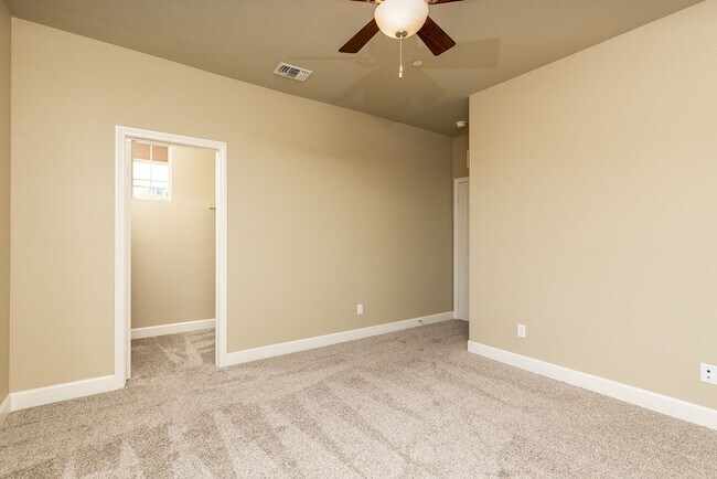 Building Photo - 5bd/3ba, 3969 sq ft Home in Gated Community in Vista!