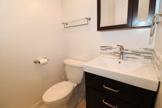 Building Photo - 12313 NE 150th Ct