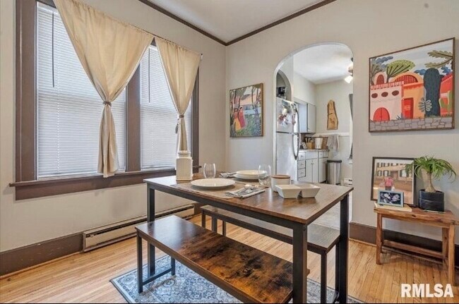 Building Photo - 860 Loraine Ave