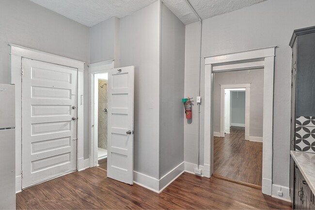 Building Photo - 8 Kenneth St