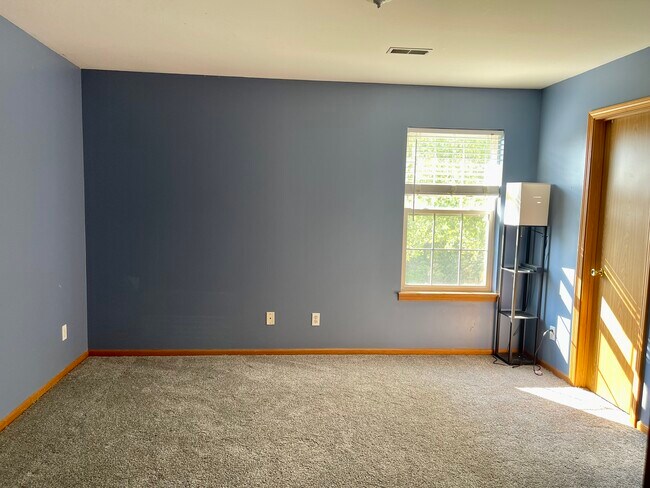 Building Photo - 715 Erin Dr