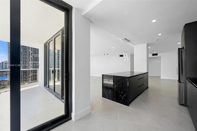 Building Photo - 20281 E Country Club Dr