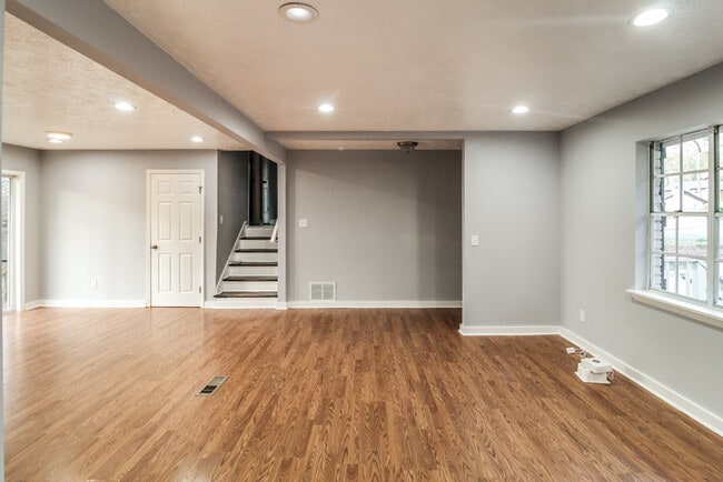 Building Photo - Fantastic 4bd/3ba home! Coming soon!