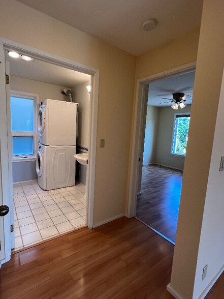 Building Photo - 215 14th Ave E