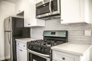 Building Photo - 725 Hayworth Apartments